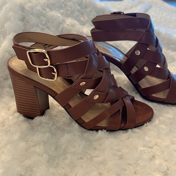 New with tags, Andrew Geller brown wood stacked heel sandal - Picture 2 of 7